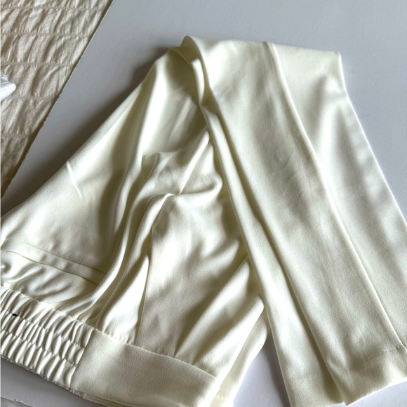 VERSONA White Knit Pants, XS, Skinny at the ankle, Waist is elastic - Picture 1 of 6